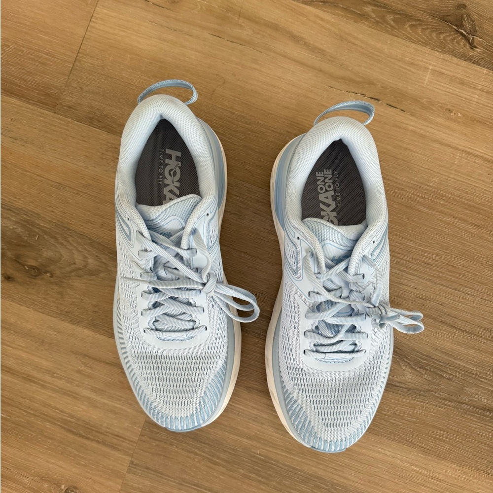 Women’s size 8 Hoka Bondi 7
